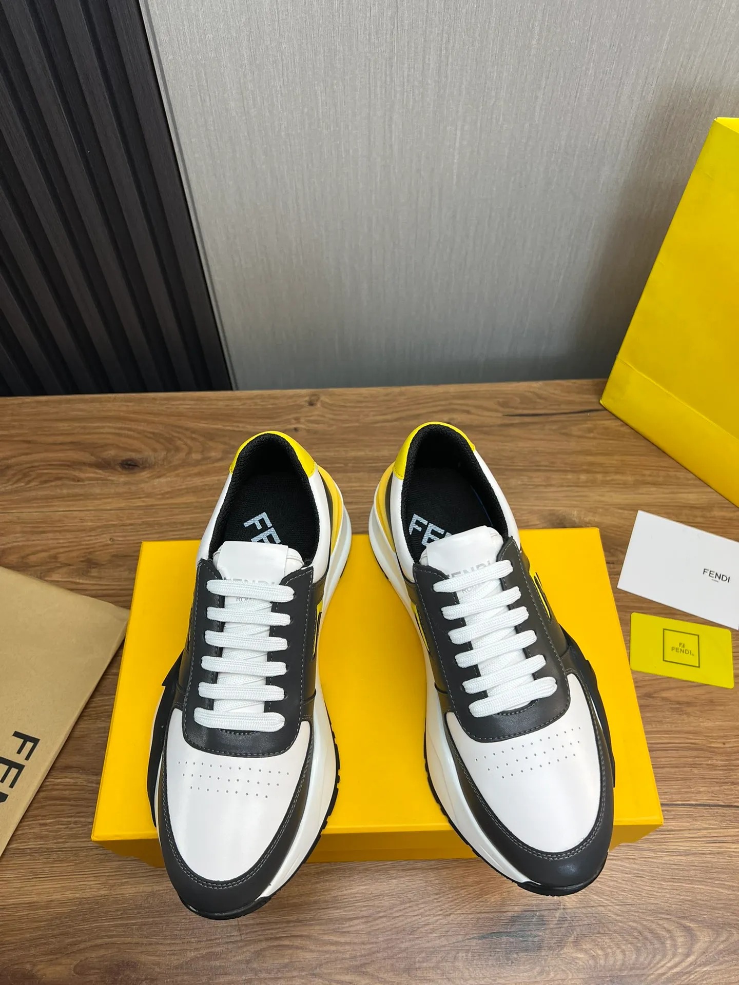 Men's shoes 💰520💰 Fendi [Fendi] hot style is on the market 🔥Fashionable casual men's shoes 🔱 Made of original cowhide + breathable mesh lining + sheepskin feet, perfect shape, top quality, you deserve it 🔜Original outsole, ultra-light, non-slip and wear-resistant 👣 Standard size 38-44 (customized in 45)